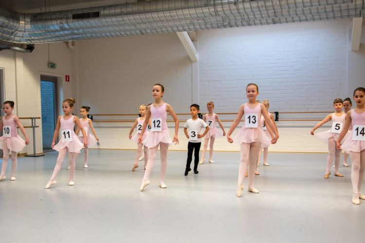 Ballet Examen Foto @Emiel Deman Jonge dansers tijdens een auditie les.