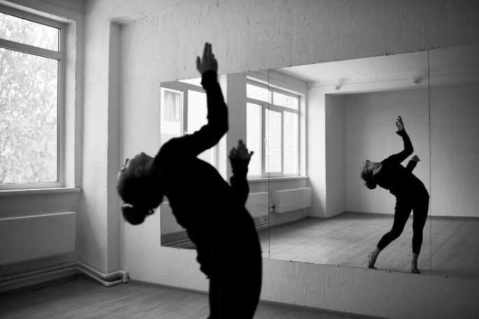 Voorbereidingstips voor danswedstrijden voor dansers van alle niveaus 1 Danser aan het oefenen voor een danswedstrijd