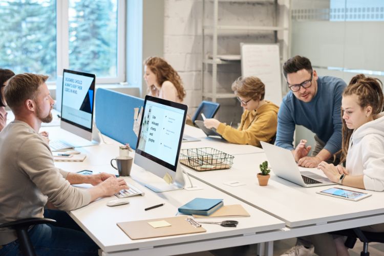 Waarom Collega's Geen Familie Zijn