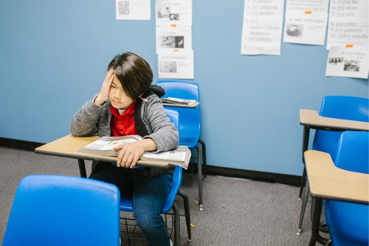 Waarom Een Slechte Houding bij Kinderen een Stille Vijand is? 7 Verminderde academische prestaties