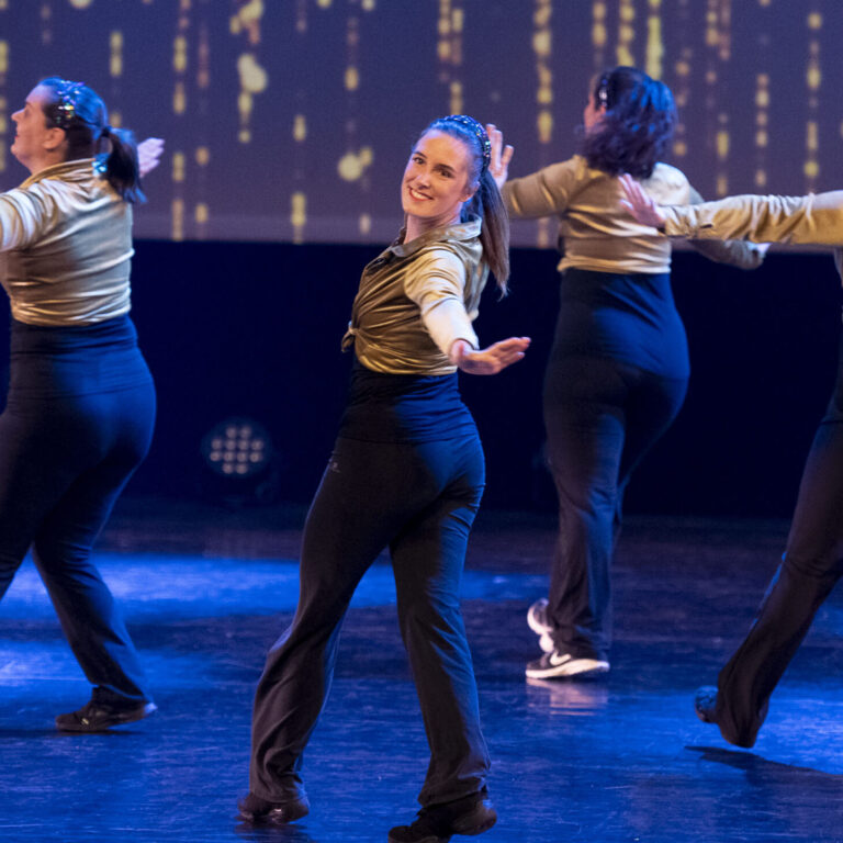 Fit and Dance Volwassenen tijdens een voorstelling bij Ndigo